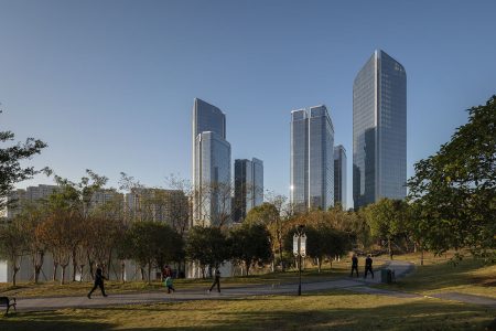 TDC - Tengda International Center situates itself adjacent to the city's large-scale central park, providing outdoor amenity spaces to office users and residents alike.
